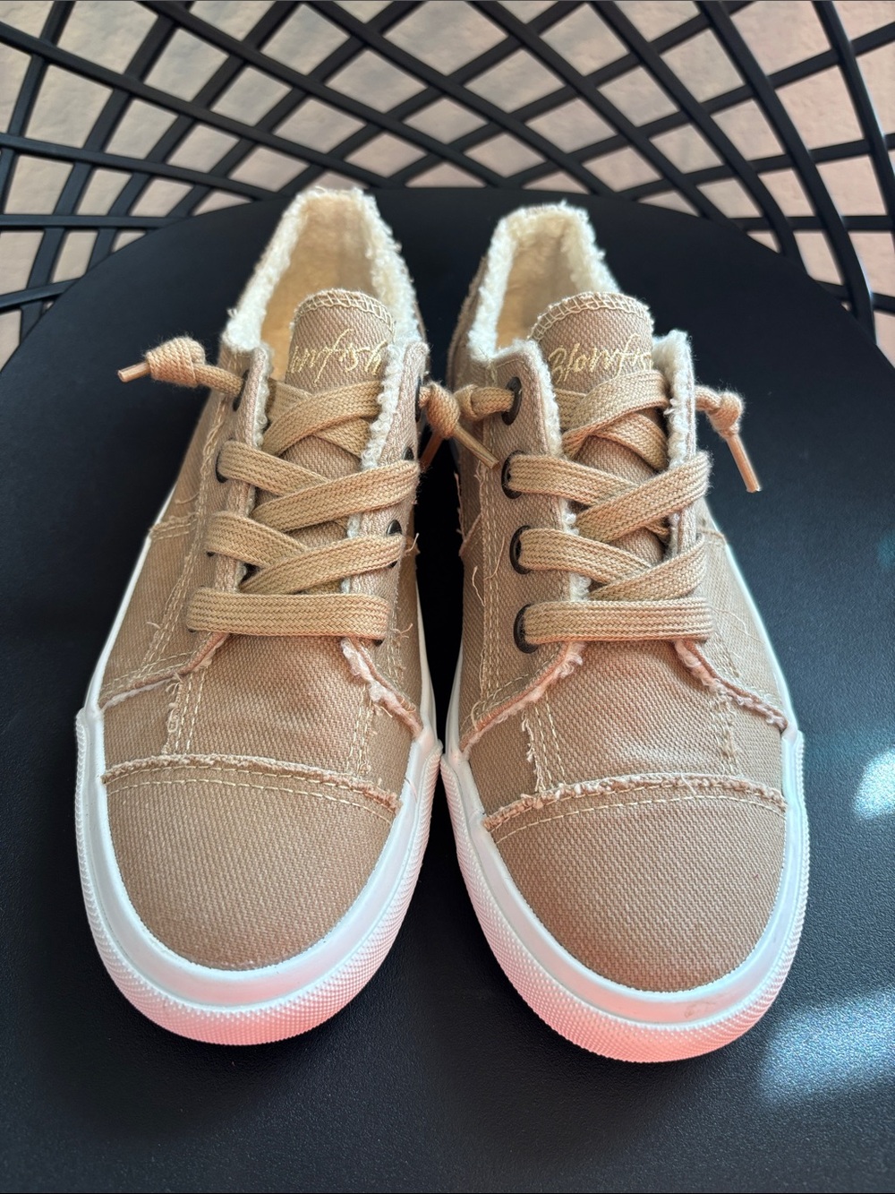 Blowfish Malibu canvas fur-lined sneakers with distressed frayed edges sz 6.5